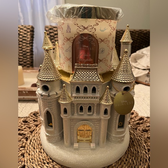 NWT BBW DISNEY CASTLECandle Holder